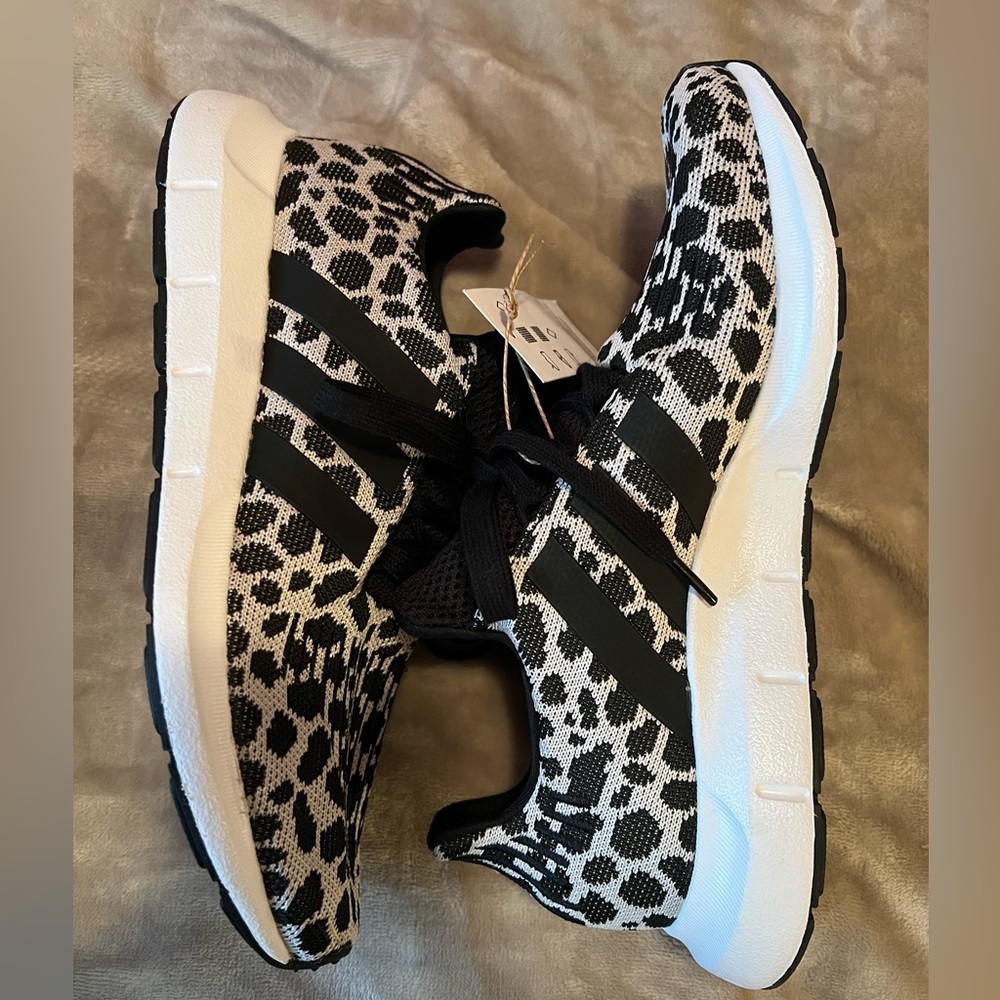 Adidas swift run sneakers